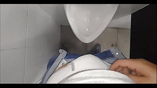 Cumming in the bathroom forwards mall - euyurigaucho.com.br